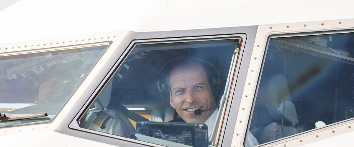 Four-stripe captain's epaulettes on a pilot's uniform